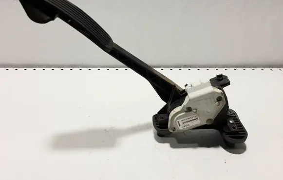 Volvo XC70 Accelerator throttle pedal 30666660