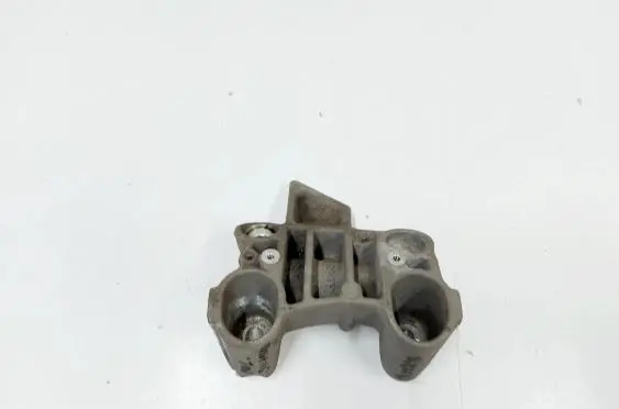 Opel Mokka B Engine mounting bracket 9826364780