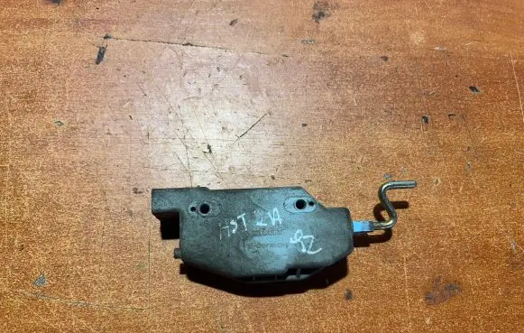 Opel Astra F Central locking motor 90414493