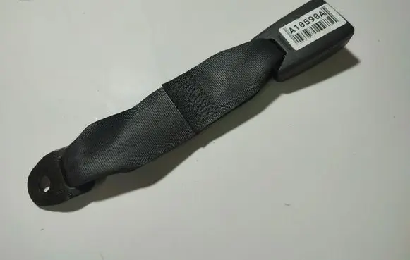 Mitsubishi Colt Middle seatbelt buckle (rear) 