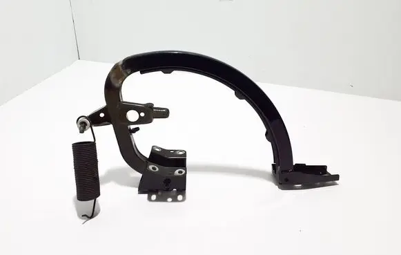 Tailgate/trunk/boot hinge