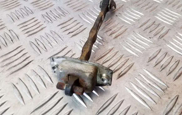 Suzuki Grand Vitara II Rear door check strap stopper