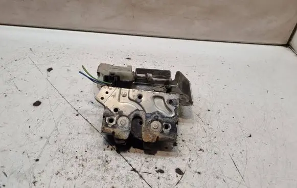 Ford Mondeo Mk III Tailgate/trunk/boot lock/catch/latch 2S71N43102AB