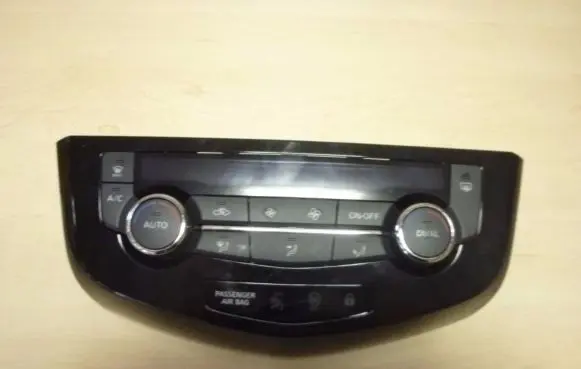 Nissan X-Trail T32 Climate control unit 275004EA0A Y235