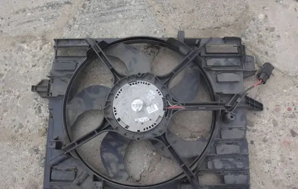BMW 5 E60 E61 Electric radiator cooling fan 6950213 7540683