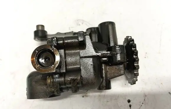 Volkswagen Polo IV 9N3 Oil pump 045115109a