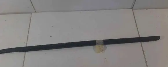 Renault Zoe Rubber seal front door window/glass 