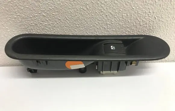 Renault Espace - Grand espace IV Electric window control switch 8200327947 31144M