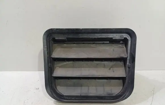 Quarter panel pressure vent