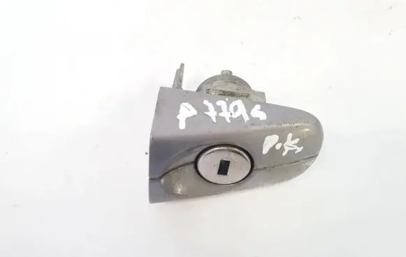 Ford C-MAX II Front door lock (next to the handle) 