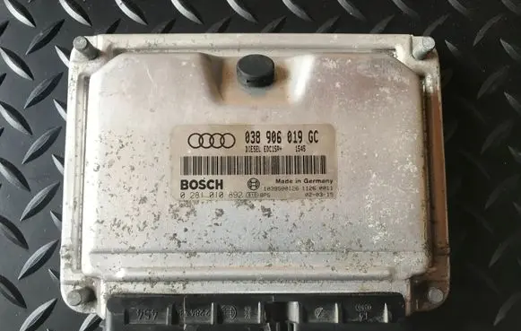 Audi A3 S3 8L Engine control unit/module 038906019GC 0281010892 EDC15P