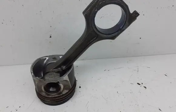 Volvo XC60 Piston with connecting rod