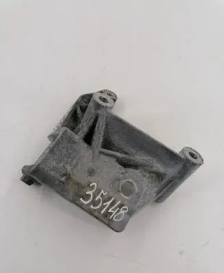 Volvo XC90 Engine mounting bracket 31430470