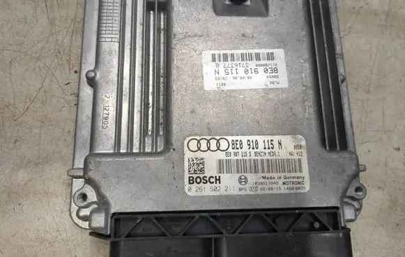 Audi A4 S4 B7 8E 8H Engine control unit/module 8E0910115N 8E0907115D 0261S02211
