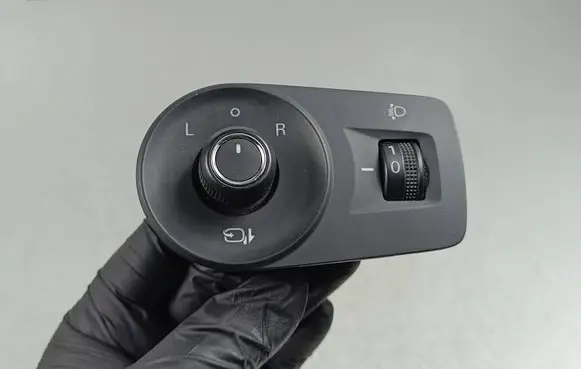 MG ZS Wing mirror switch 10257088 20201117 10003589