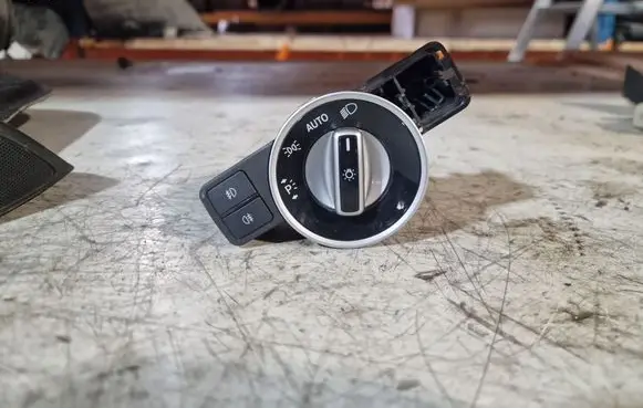 Mercedes-Benz C W204 Light switch A2049058003