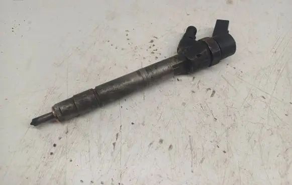 Mercedes-Benz A W168 Fuel injector 0445110015 6680700287