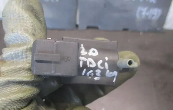 Ford Mondeo MK IV Valve vacuum 70400600