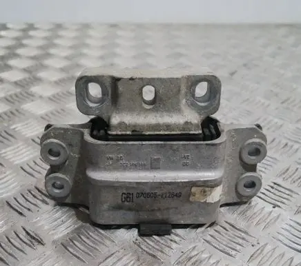 Volkswagen PASSAT B6 Engine mount bracket 3C0199555P