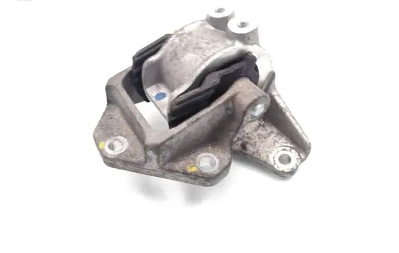 Suzuki SX4 S-Cross Engine mount bracket