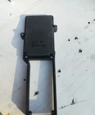 Mercedes-Benz E W124 Fuse box cover 08877650 1245400082