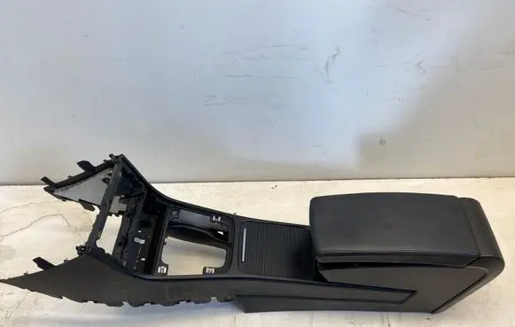 Volkswagen PASSAT CC Center console