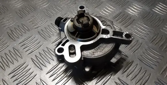 Volvo V40 Vacuum pump 31316688