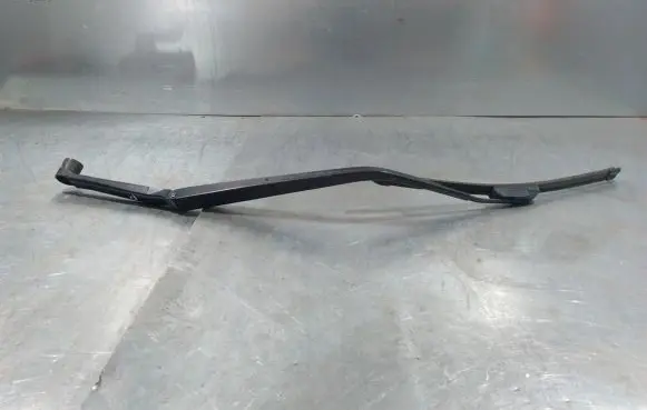 Mitsubishi Lancer VIII Front wiper blade arm