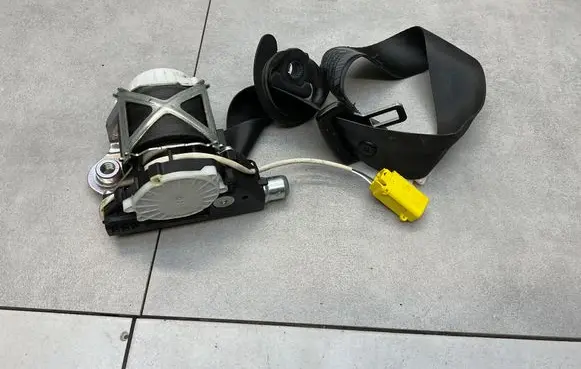Volkswagen Tiguan Front seatbelt 34032207B
