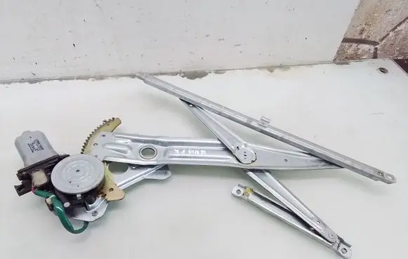 Suzuki Ignis Front door window regulator with motor