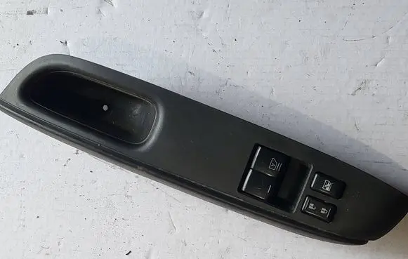Nissan Note (E12) Electric window control switch 80961 809613AR1A