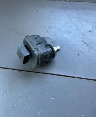 Audi A6 S6 C6 4F Headlight level adjustment motor 8L0941295