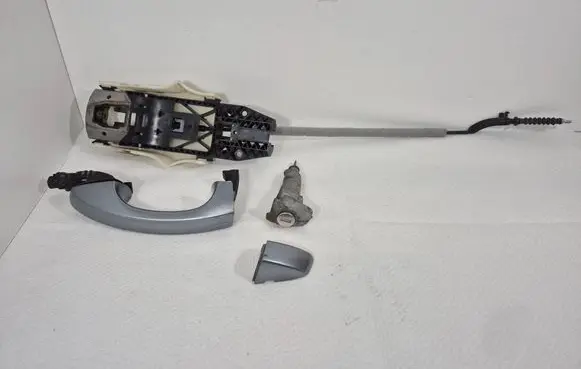 Skoda Octavia Mk3 (5E) Front door exterior handle 5G0837205Q 5L0837885B