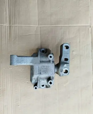 Volkswagen Tiguan Engine mounting bracket 5N0199262L