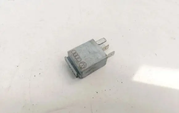 Volkswagen Touran I Other relay 1K0951253A V23134-J52-X430