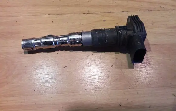 Volkswagen Touareg I High voltage ignition coil 077905115G 12494ESM