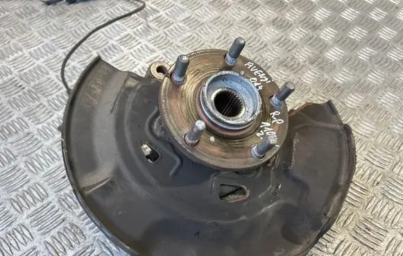 Toyota Avensis T270 Front wheel hub spindle knuckle