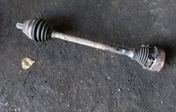 Volkswagen Golf V Rear driveshaft