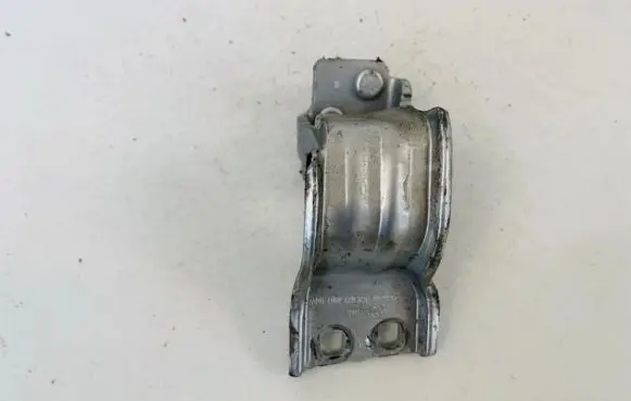 Tailgate/trunk/boot hinge