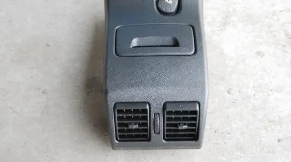 Rear air vent grill
