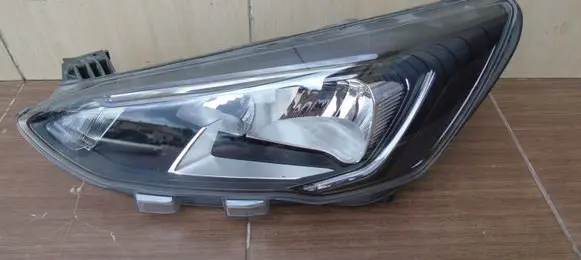 Ford Focus Headlight/headlamp JX7B13W030CE