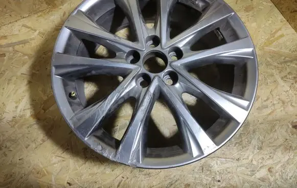 Toyota RAV 4 (XA40) R18 alloy rim 27012330