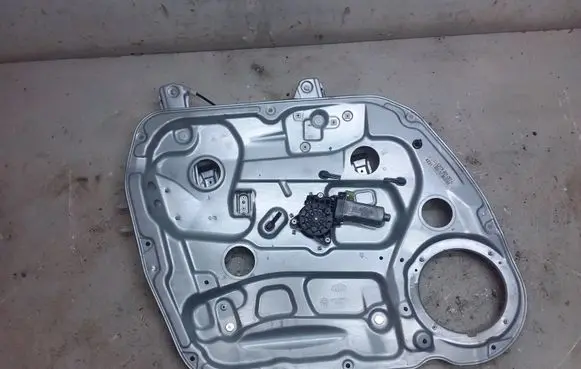 KIA Carens II Front door window regulator with motor 824701DXXX L01WB01D07L 824701D010