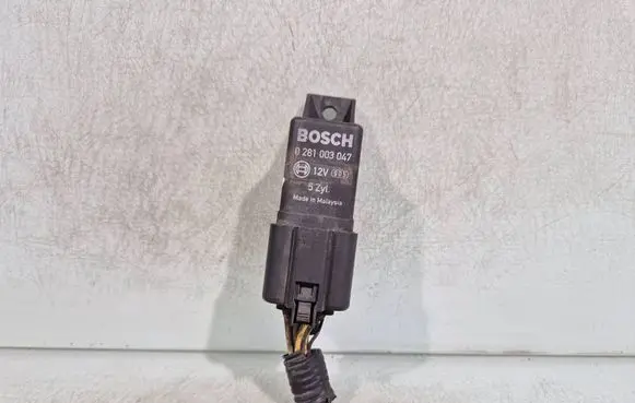 Volvo XC60 Glow plug pre-heat relay 0281003047 30785663