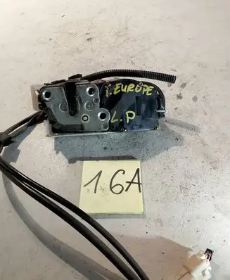 Toyota Corolla E110 Front door lock 6904012340