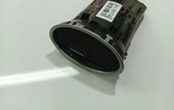 Ford Focus Dash center air vent grill 4M51A014L21AD