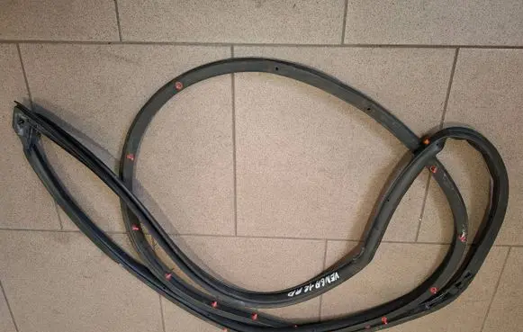KIA Venga Front door rubber seal 