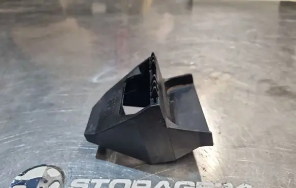 BMW 5 E39 Radiator mount bracket 17111737706