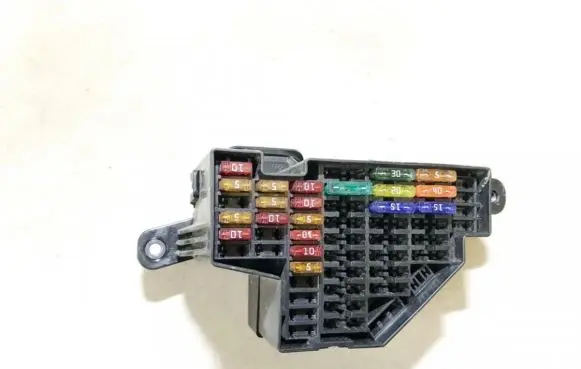 Volkswagen PASSAT B6 Fuse box set 27502855 2060231040