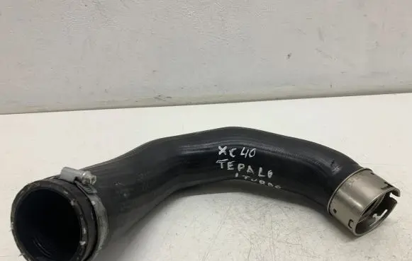 Volvo XC40 Intercooler hose/pipe 32252661